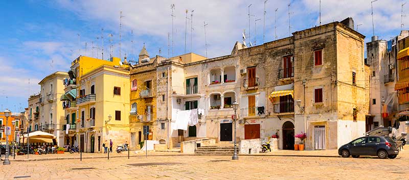  Bari’s old town center is filled with history and charm (© Dreamstime)