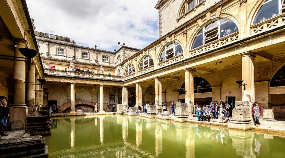 Bath, UK -  The Roman Terms complex is a site of historical interest in the English city of Bath. The Baths are a major tourist attraction — Photo by JJFarquitectos