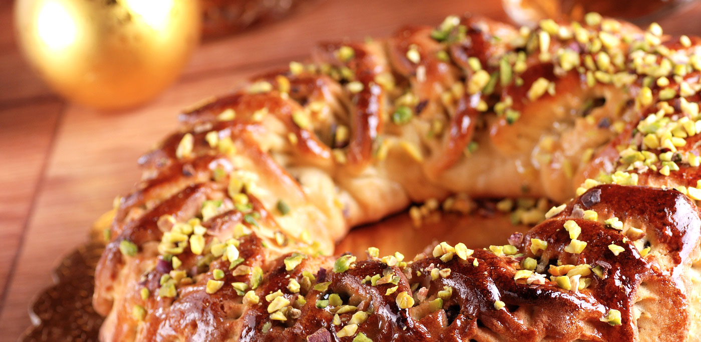 Sicilian sweet with dried figs and pastry on the Christmas table— Photo by al1962