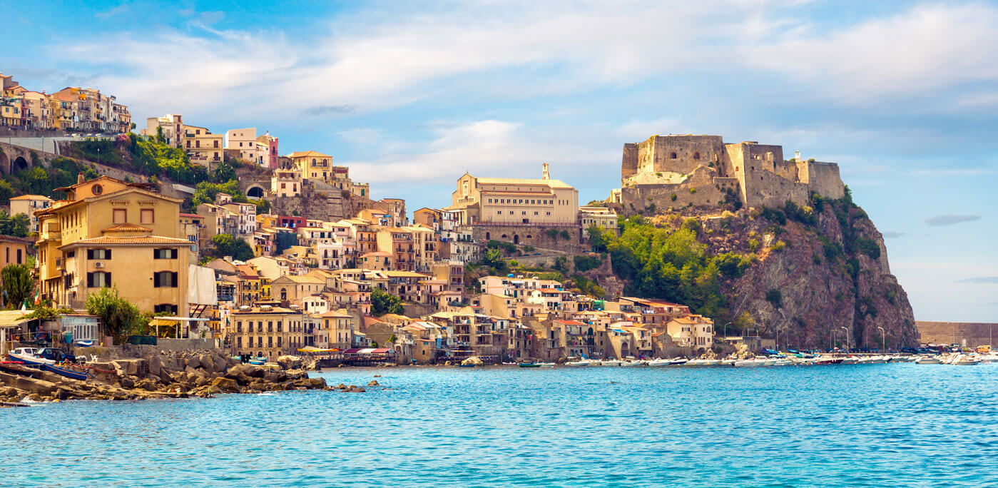 Castle Scilla in Calabria, Italy— Photo by gurgenb