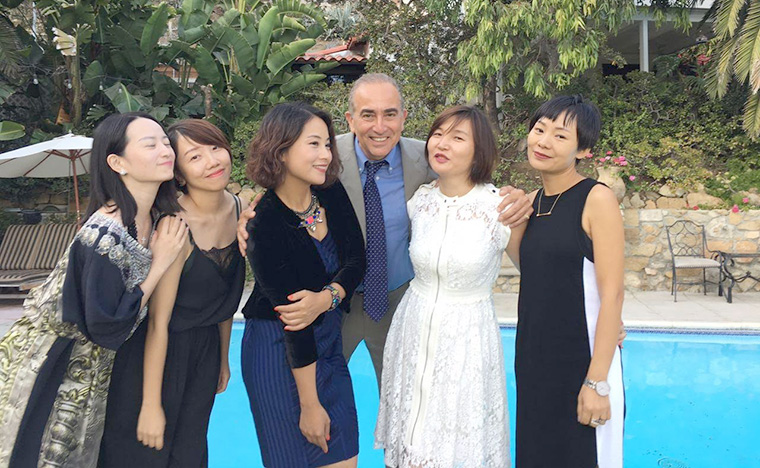 Editor Giovanni Moriconi next to his life companion, Professor Yuxin Pei (in white dress) and a few students. Photo by Menghuian He