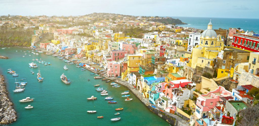 View to fishermanns village on the Island Procida near Naples, italy — Photo by silverjohn