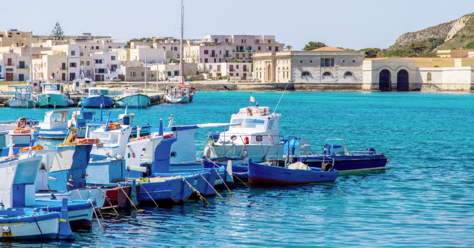 Fishing boats in Port of Favignana in Sicily — Photo by beketoff