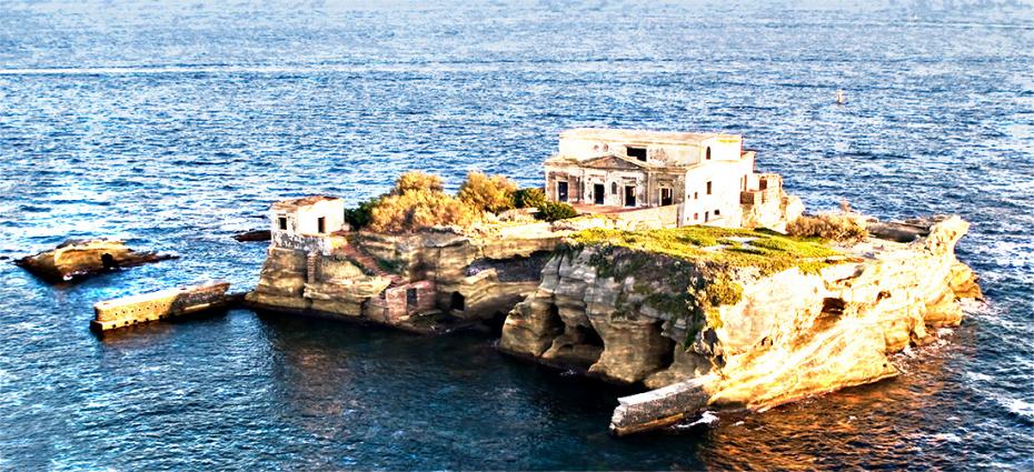 Island of the Gaiola in the archaeological and nature Park of Pausilypon, Naples in Italy — Photo by arkanoide