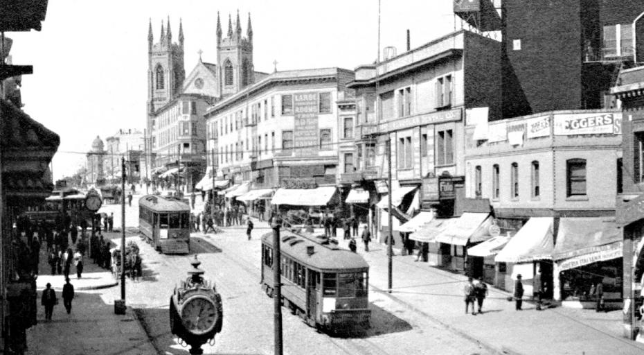 Streetcars on Columbus Avenue, 1915. Copyrights: J.B. Monaco Collection (SFP 48), San Francisco History Center, San Francisco Public Library