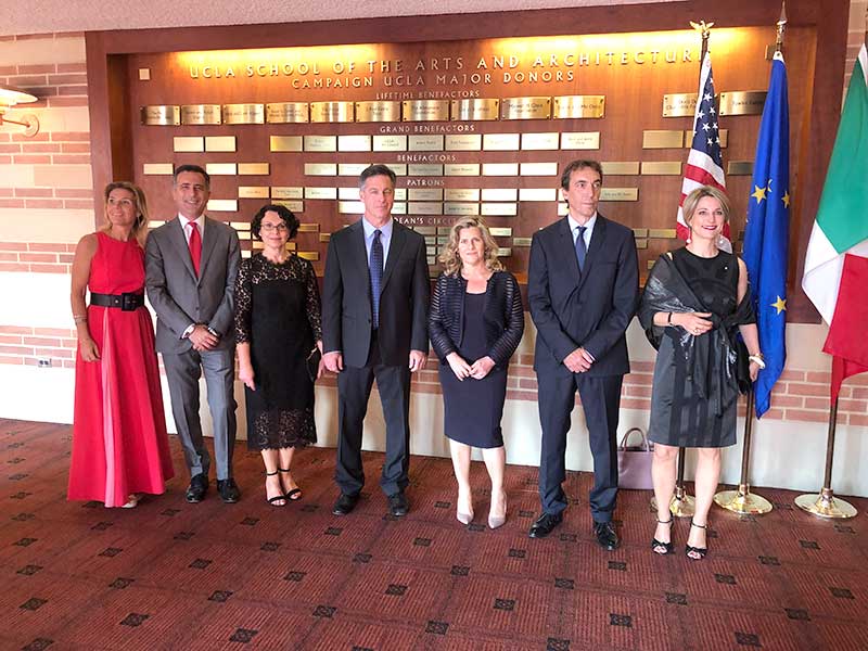  Consul General Silvia Chiave and her husband,  IIC director Valeria Rumori and her husband, ENIT representative Emanuela Boni, President of the IACCW Chamber of Commerce Nicola Serragiotto and his wife 