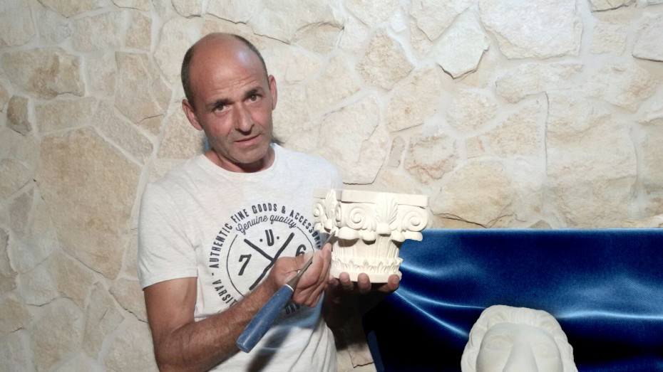 Giampero Urso with one of his sculptures