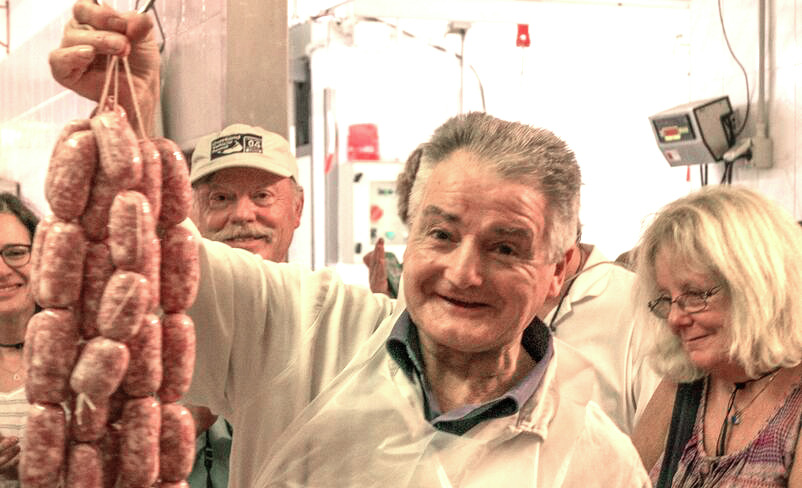 Master norcino Marcello Mamusa making sausages at Fattoria Luchetti farm and butchery in Collazzone, Umbria. | Photo: Copyright Nathan Hoyt/Forktales, 2015