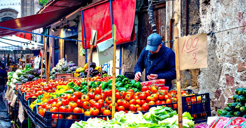 Street food at famous local market Ballaro in Palermo, Italy — Photo by gregorylee