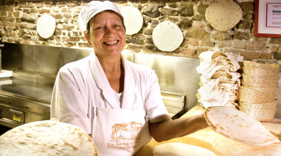 The piadina flat bread has been a staple of life in Romagna for centuries. Photographic Archive of the Province of Rimini