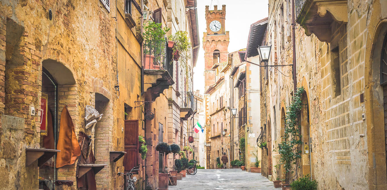 Pienza, a very beautiful place on earth, one of the wonders of the world inscribed by UNESCO— Photo by Jaromatik.