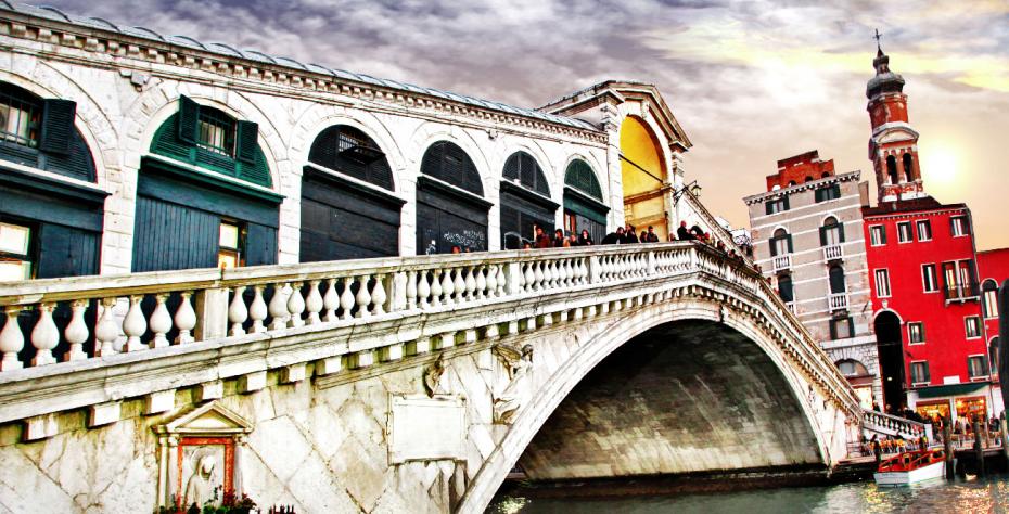 Rialto bridge— Photo by Maugli