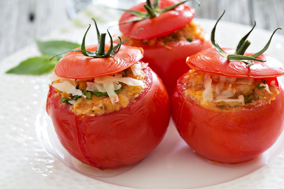 Stuffed tomatoes. Photo by fahrwasser