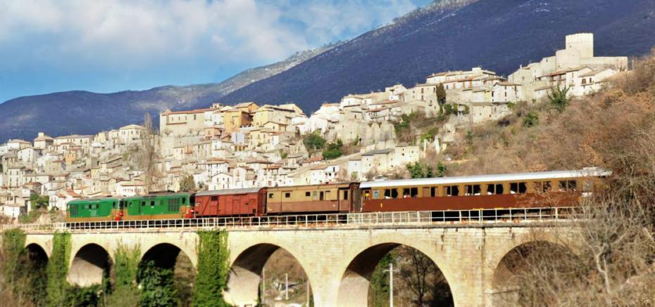 The Ferrovia del Parco is to choose if you like the mountains, nature and their wild charming beauty. Photo: Fondazione FS Italiane