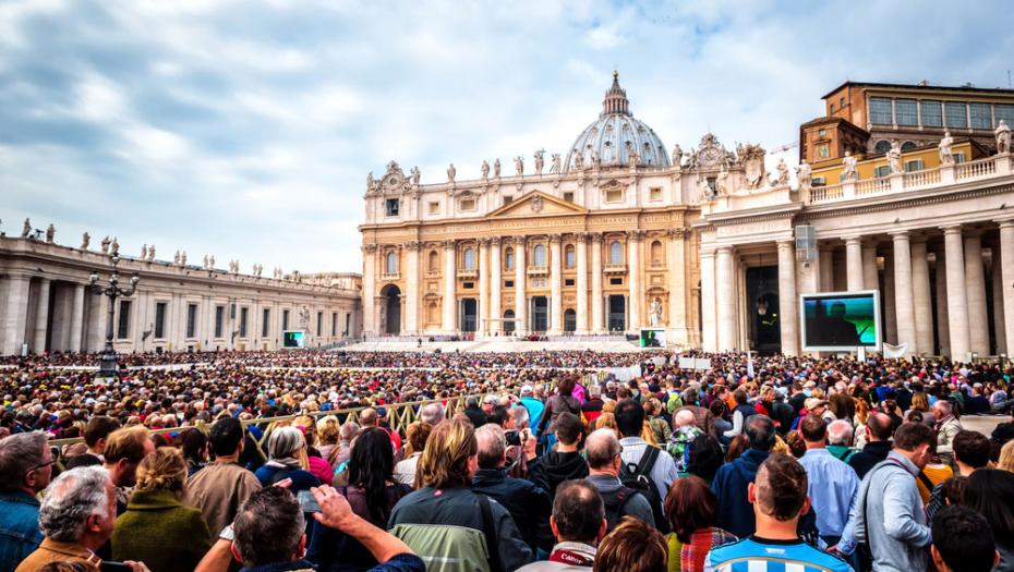 Pilgrims gather for the Papal Audience on a Wednesday morning facing the Basilica di San Pietro. Photo by marinv