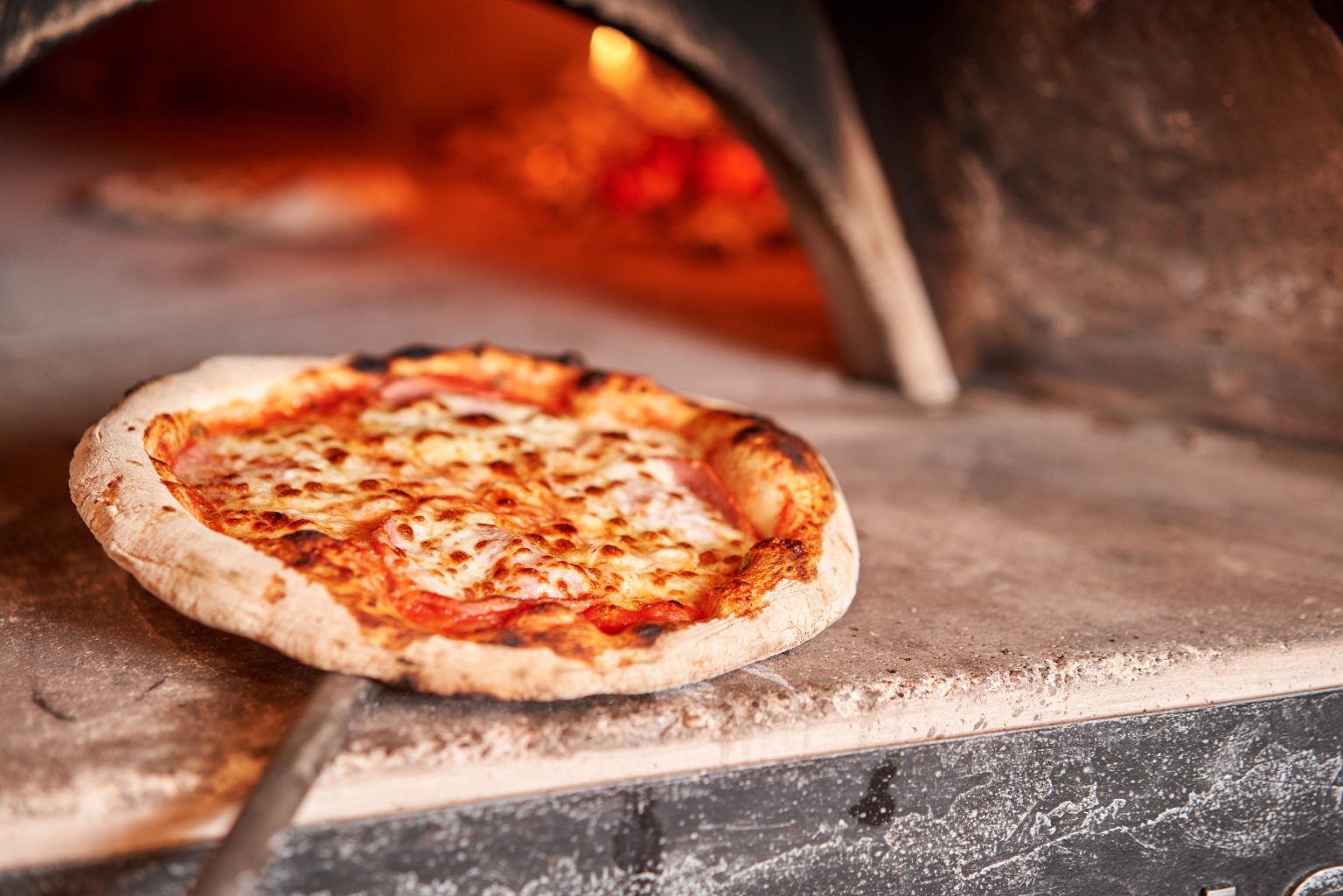 Pizza love: ten curious facts about our favorite dish | L'Italo ...
