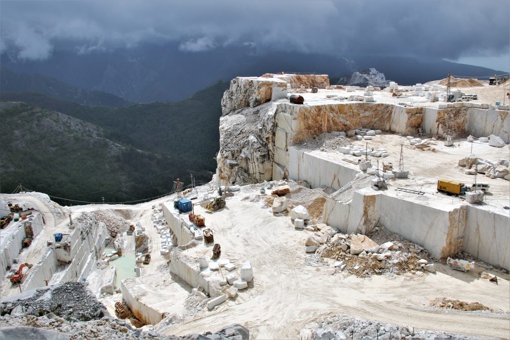 carrara italy marble quarries tours