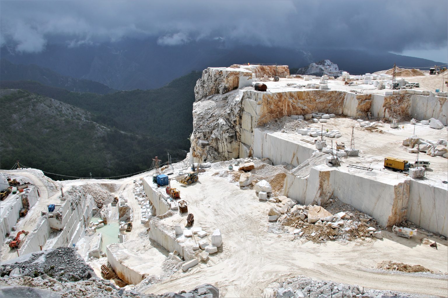 A Visit To The Carrara Marble Quarries | L'Italo-Americano – Italian ...