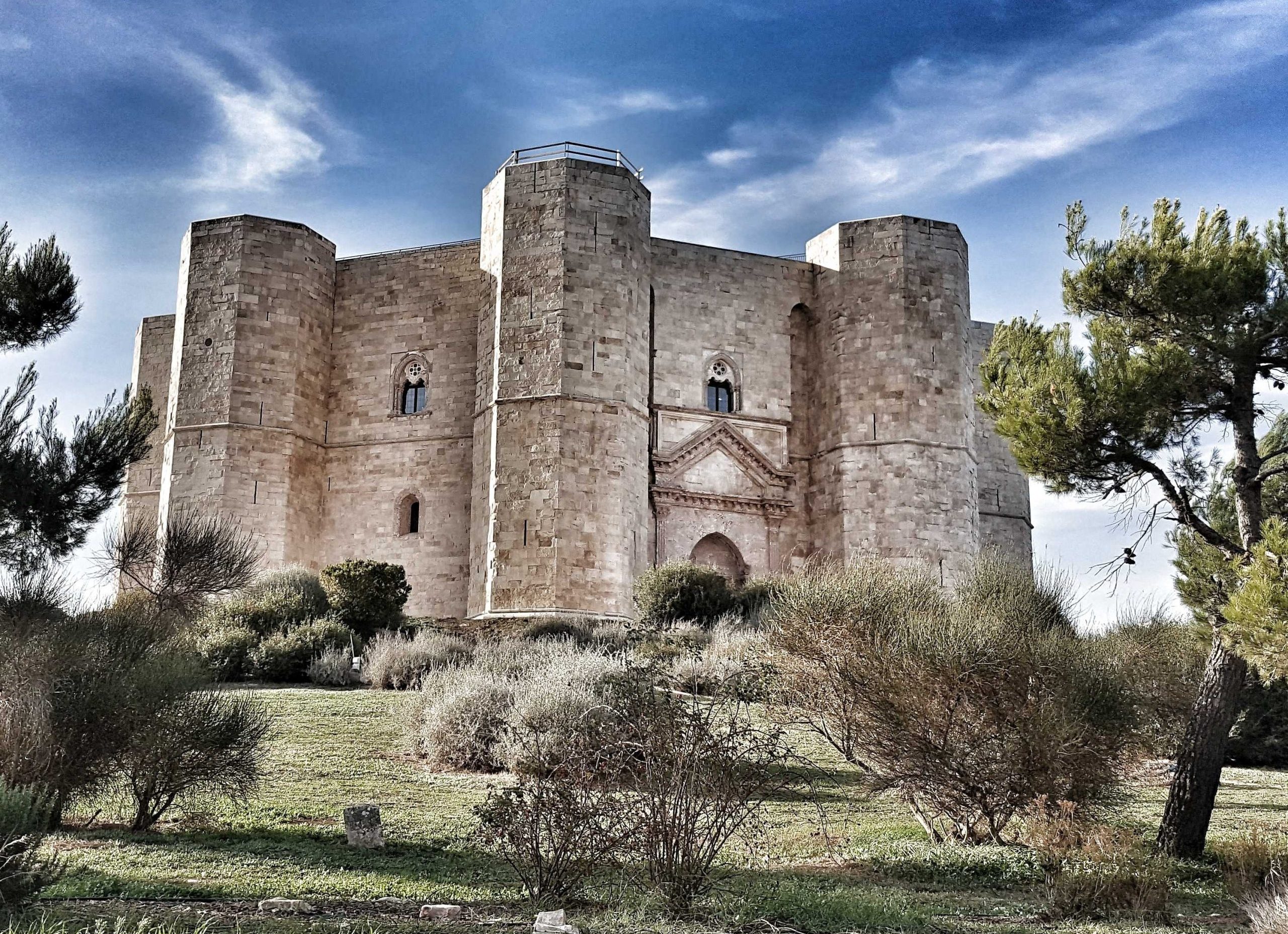 Andria: L'Eco de “Il nome della rosa” a Castel del Monte