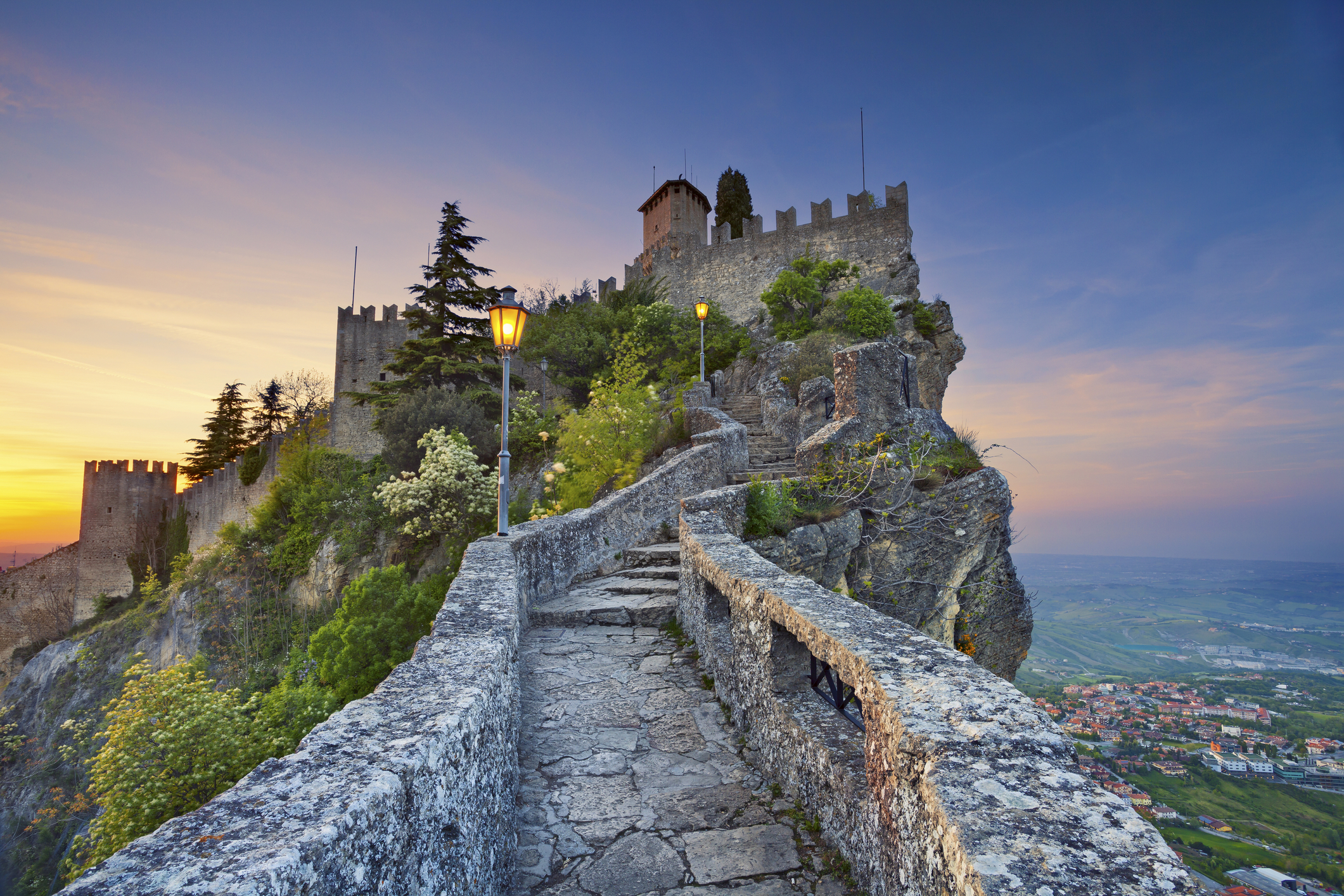 Сан марино отзывы. Башня Гуаита Сан-Марино. Сан-Марино – крепость Гуаита. Замок Сан Марино Италия. Три башни Сан-Марино.